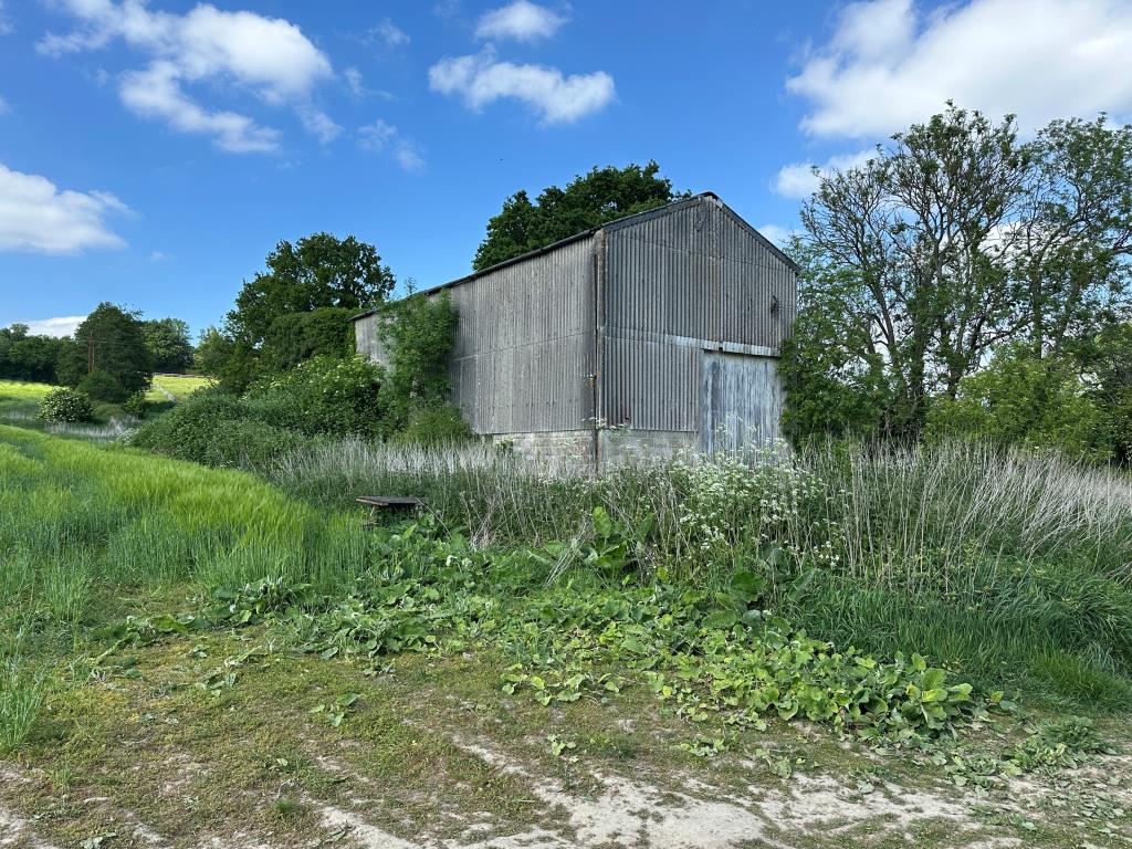 Lot: 80 - HALF AN ACRE OF FREEHOLD LAND WITH RETIRED BARN - External of retired commercial barn